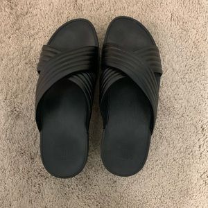 Black puff leather fitflops. Size 8. Barely worn!